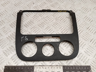 рамка под магнитолу Volkswagen Golf 5 поколение 2005, 1K0858071, 1K0858069