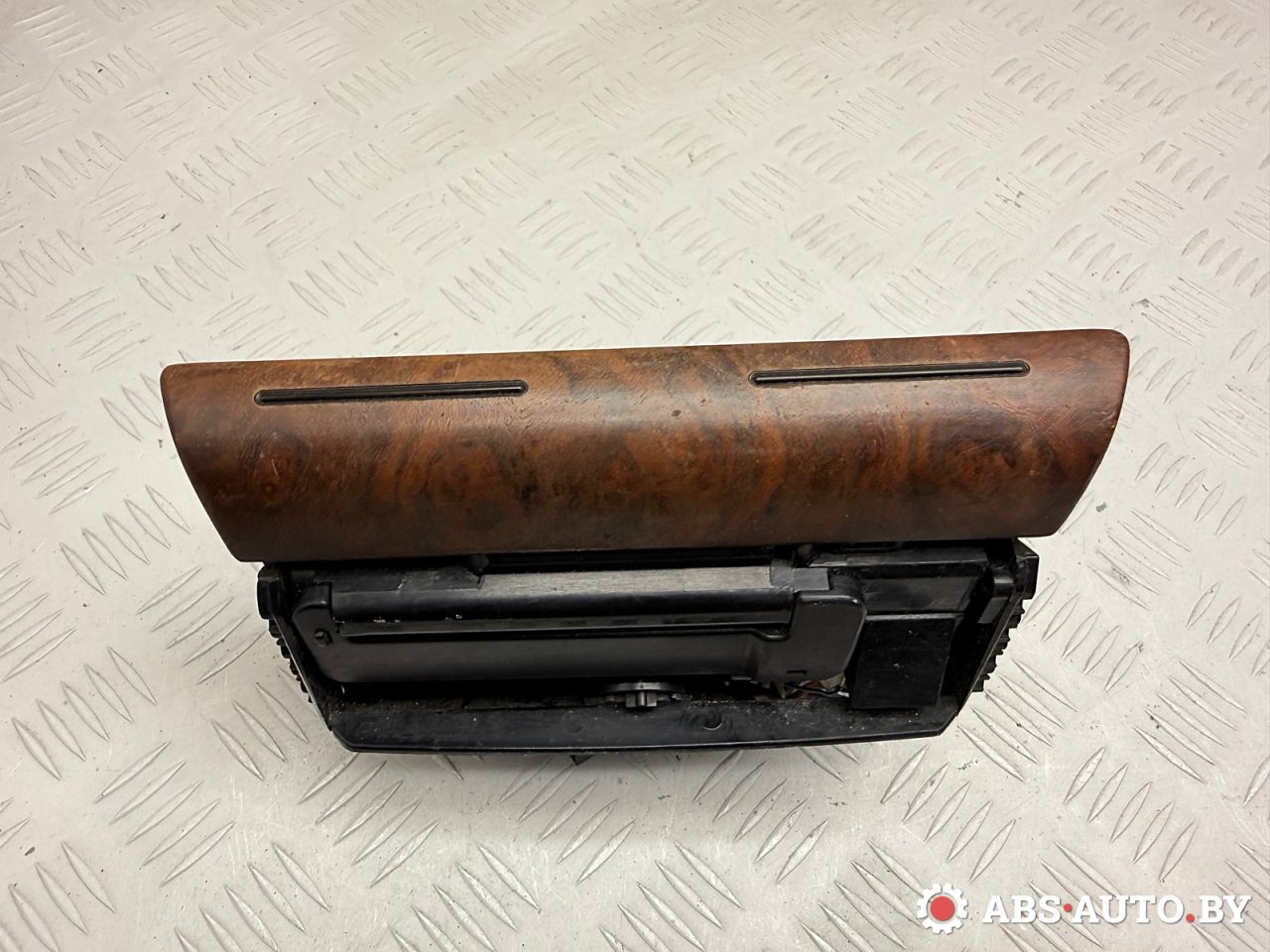 пепельница Audi A6 4B/C5 1999, 2.5 л., AKN, дизель, МКПП, универсал, передний привод, 4B0857951F, 4B0857951G - фото №1