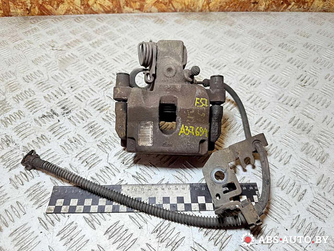 суппорт задний правый Citroen C5 2 поколение 2013, 2.0 л., RHH (DW10CTED4), дизель, МКПП, универсал, 9657281380 - фото №1