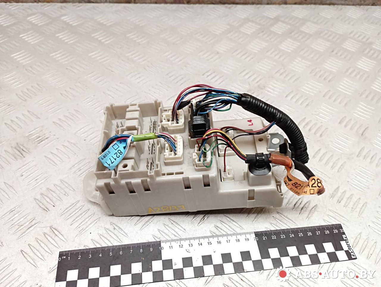 блок предохранителей Toyota RAV4 2 поколение (XA20) 2003, 2.0 л., 1CD-FTV, дизель, МКПП, внедорожник 5 дв., 8273342080 - фото №1