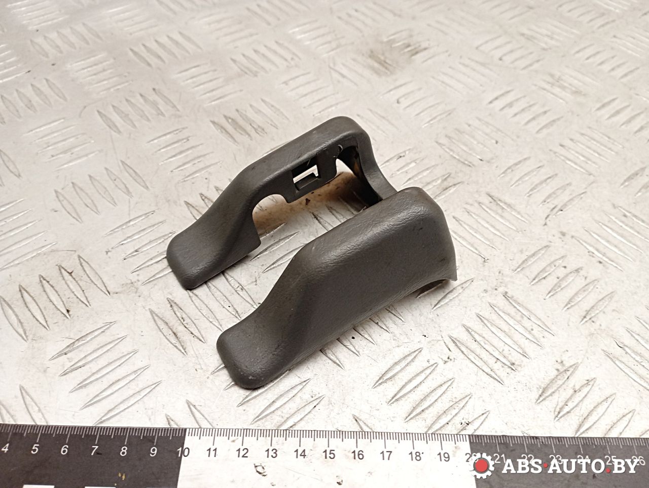 Пластик салазок сидений Toyota RAV4 2 поколение (XA20) 2003, 2.0 л., 1CD-FTV, дизель, МКПП, внедорожник 5 дв., 7215942010 - фото №1