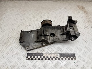 кронштейн генератора Peugeot 607 1 поколение [рестайлинг] 2005, 2.7 л., дизель, АКПП, седан, 9657818980