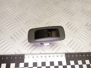 кнопка стеклоподъемника двери задней правой Toyota RAV4 2 поколение (XA20) 2003, 2.0 л., 1CD-FTV, дизель, МКПП, внедорожник 5 дв.