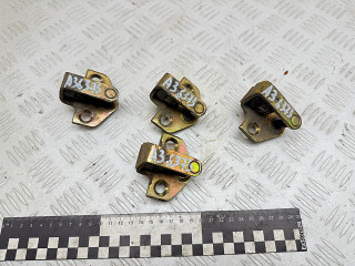 ответная часть (скоба) замка двери Ford Focus 1 поколение [рестайлинг] 2003, 1.6 л., бензин, МКПП, седан, 2M51F21982AA