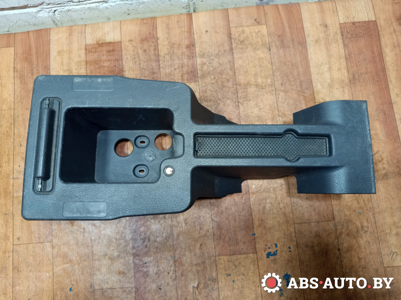 консоль салона Volvo XC90 1 поколение 2005, 2.4 л., D 5244 T, дизель, МКПП, внедорожник 5 дв., полный привод, правый руль, 8665779 - фото №1