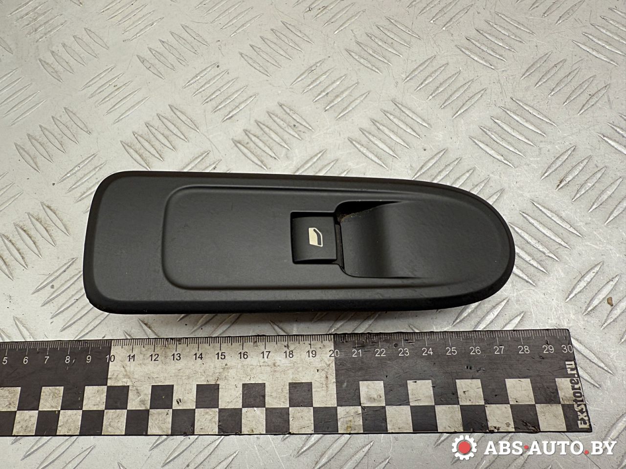 кнопка стеклоподъемника двери Citroen C5 2 поколение 2013, 2.0 л., RHH (DW10CTED4), дизель, МКПП, универсал, 96661102XT, 53269815 - фото №1