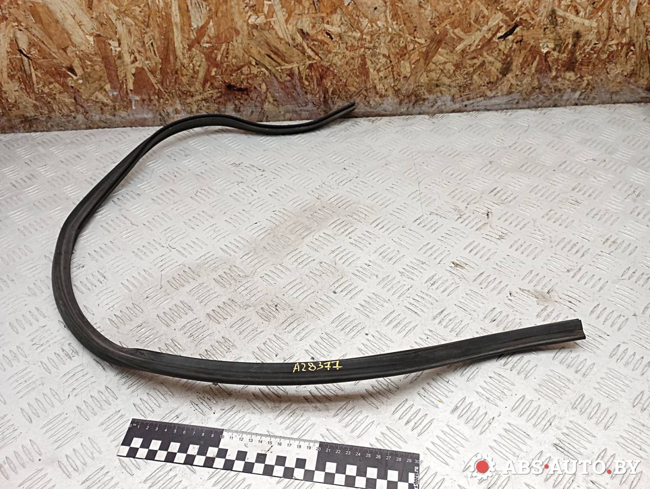 уплотнитель подкапотного пространства Volkswagen Passat B6 2010, 1.4 л., CDGA, бензин, АКПП, универсал, 3C0823723 - фото №1