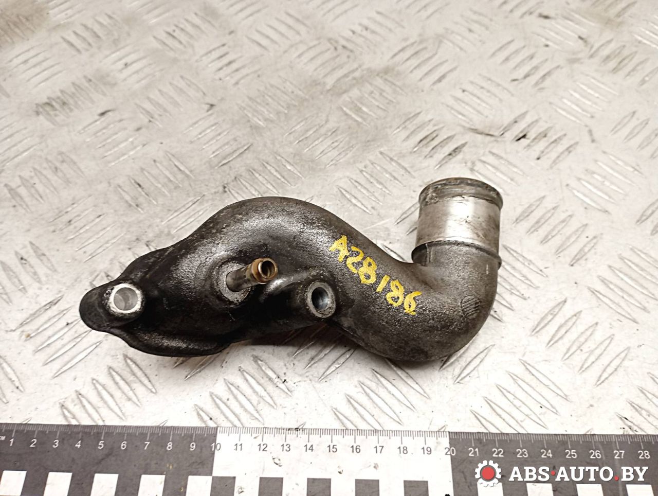 фланец (тройник) системы охлаждения Toyota RAV4 2 поколение (XA20) 2003, 2.0 л., 1CD-FTV, дизель, МКПП, внедорожник 5 дв., 1630427020 - фото №1