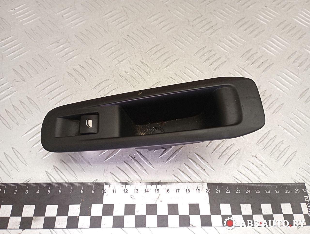 кнопка стеклоподъемника двери задней левой Peugeot 308 T9 2014, 1.6 л., дизель, МКПП, хетчбэк 5 дв., правый руль, 96762292ZD, 98034744 - фото №1