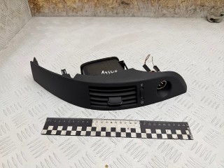 дефлектор обдува салона Toyota Corolla Verso 2 поколение AR10 2004, 2.0 л., 1CD-FTV, дизель, МКПП, минивэн, 5567064020, 6556444010, 5568064010