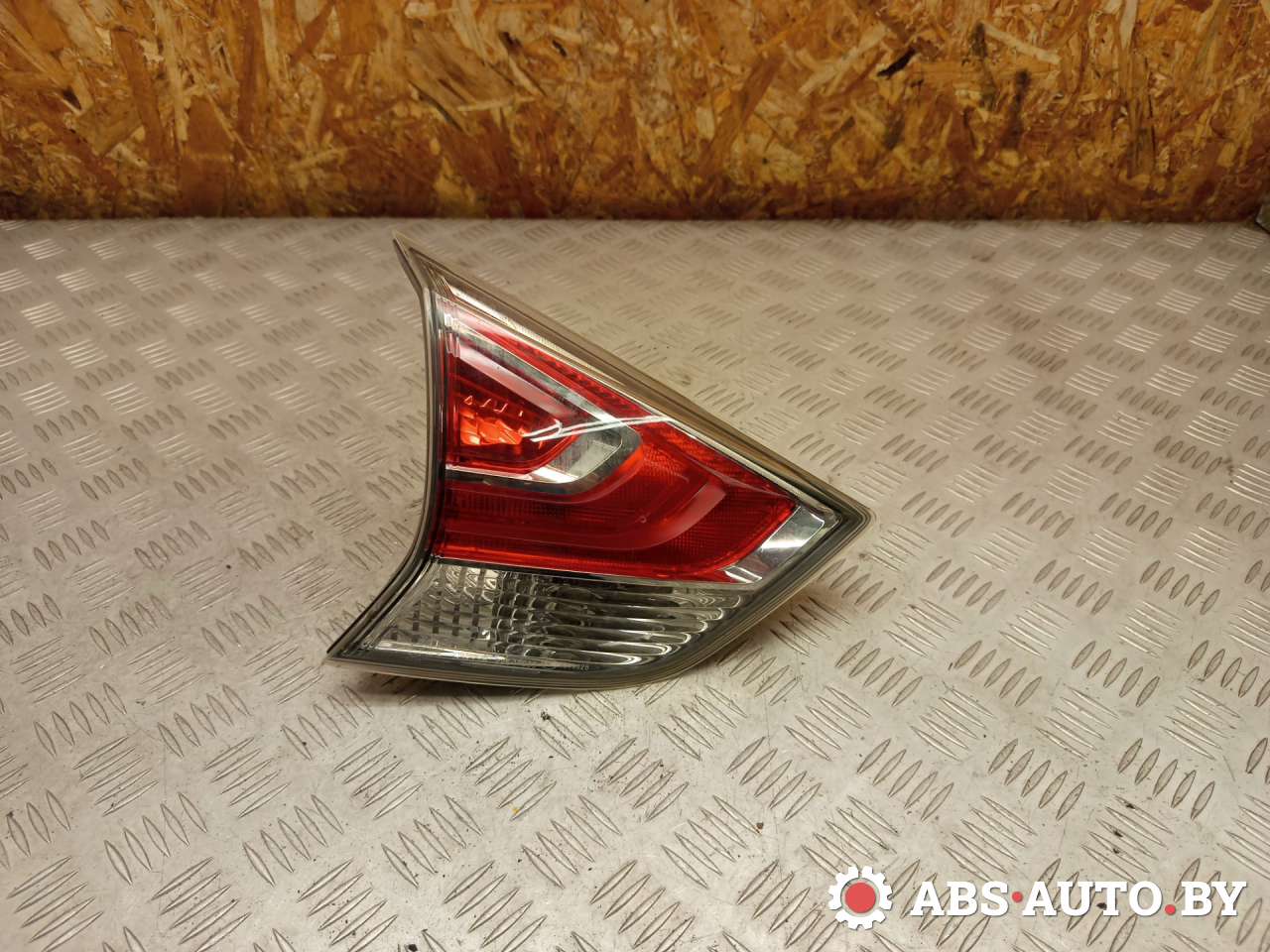 фонарь крышки багажника левый Nissan X-Trail T32 2014, 1.6 л., R9M, дизель, МКПП, полный подключаемый привод, правый руль, 226-17939, A049628 - фото №1