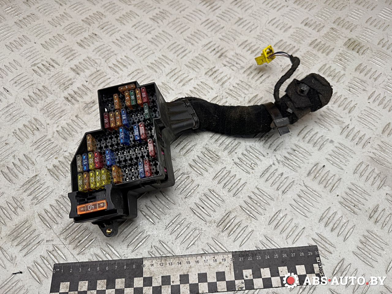 блок предохранителей Volkswagen Touareg 1 поколение 2006, 2.5 л., BAC, дизель, МКПП, внедорожник 5 дв., 7L0941824, 7L0941828 - фото №1