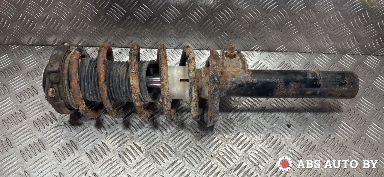 стойка передняя правая Volkswagen Caddy 3 поколение 2008, 1.9 л., BLS, дизель, АКПП, 2000484 - фото №1