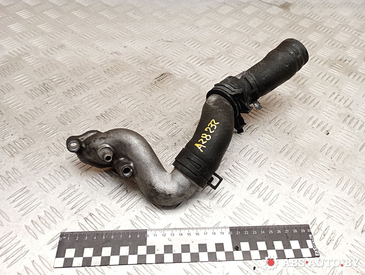 фланец (тройник) системы охлаждения Toyota RAV4 2 поколение (XA20) 2003, 2.0 л., 1CD-FTV, дизель, МКПП, внедорожник 5 дв., 1630427020 - фото №1