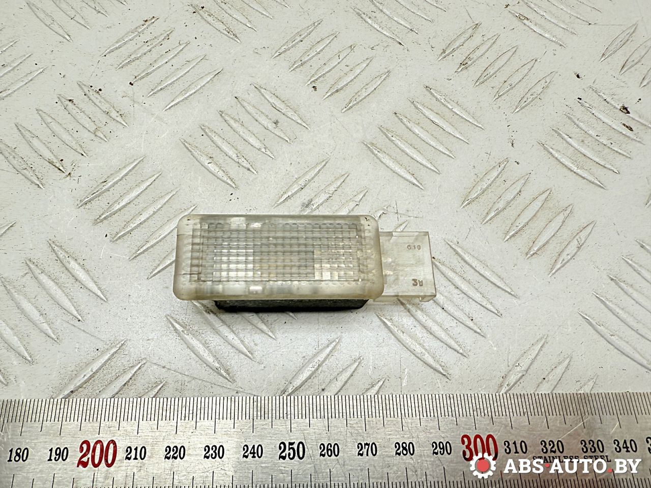 фонарь салона (плафон) Volkswagen Touareg 1 поколение 2006, 2.5 л., BAC, дизель, МКПП, внедорожник 5 дв., 6L0947565, 7L0947416, 7L0947415 - фото №1