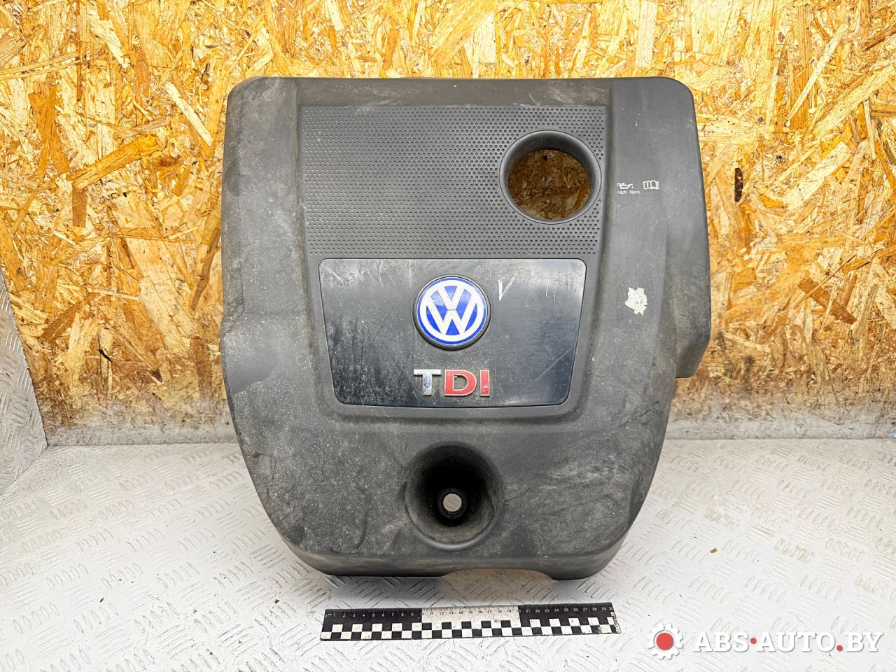 декоративная крышка двигателя Volkswagen Bora 1 поколение 2000, 1.9 л., дизель, МКПП, седан, 038103925BH, 038103925BJ, 038103925BF, 038103925BG - фото №1