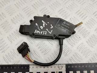 активатор (привод) замка двери Volkswagen Transporter T4 2001, 2.5 л., ACV, дизель, МКПП, микроавтобус, 701959781A