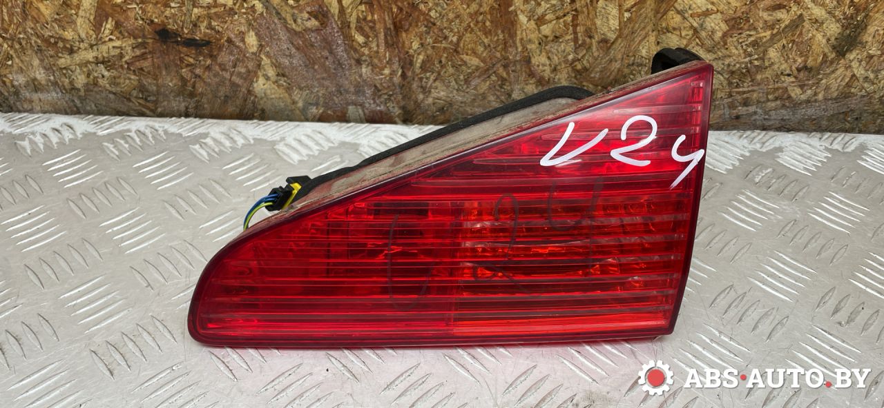 фонарь крышки багажника правый Peugeot 607 1 поколение 2002, 2.2 л., 4HX (DW12TED4/FAP), дизель, седан - фото №1