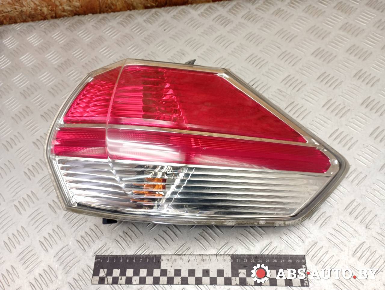 фонарь задний правый Nissan X-Trail T32 2014, 1.6 л., R9M, дизель, МКПП, полный подключаемый привод, правый руль - фото №1