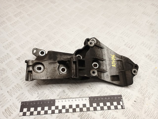 кронштейн генератора Nissan Qashqai 1 поколение 2008, 1.5 л., K9K 282, дизель, МКПП, правый руль, 8200669495