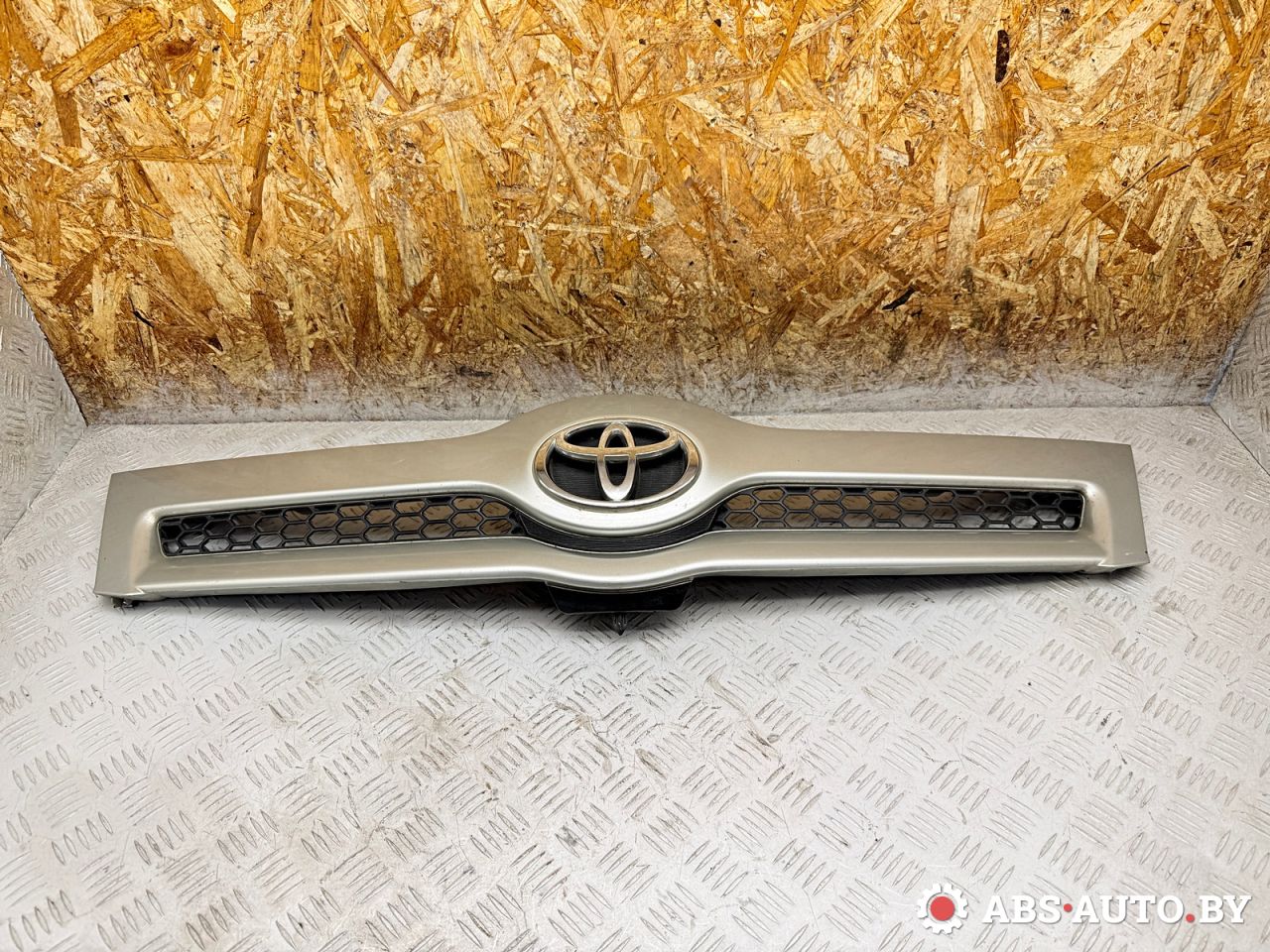 решетка радиатора Toyota Corolla Verso 2 поколение AR10 2004, 2.0 л., 1CD-FTV, дизель, МКПП, минивэн, 531110F020, 531170F010, 531110F010 - фото №1