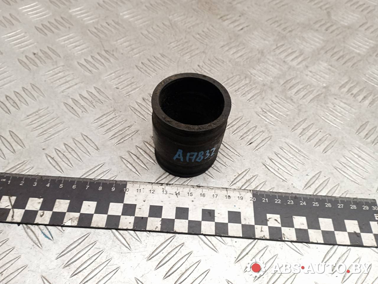 патрубок интеркулера Volkswagen Golf 3 поколение 2000, 1.9 л., дизель, 1H0145834E - фото №1