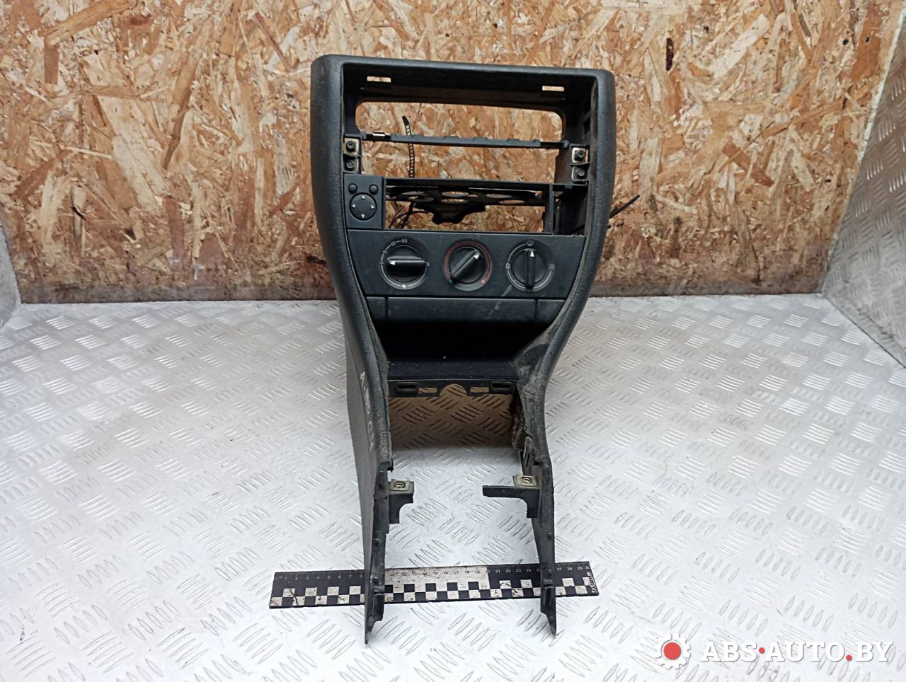 консоль салона Audi 100 4A/C4 1993, 4A1863241B - фото №1