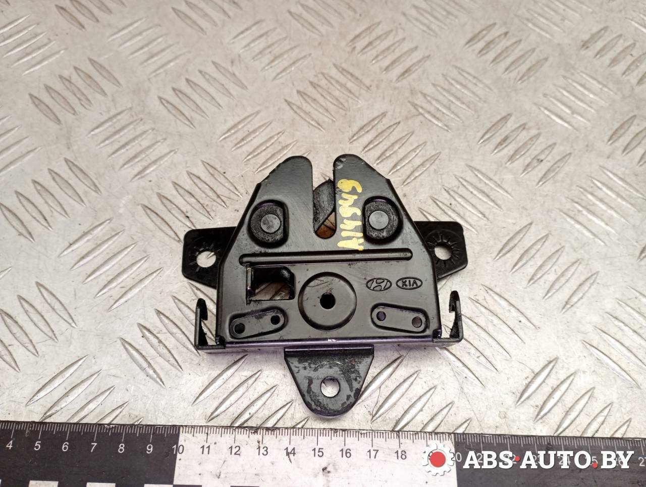 замок капота Kia Sorento 2 поколение 2010, 2.2 л., дизель, МКПП, полный привод, правый руль - фото №1