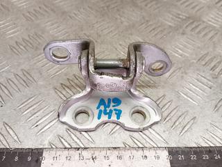 петля двери Toyota RAV4 3 поколение (XA30) 2006, 2.2 л., дизель, МКПП, внедорожник 5 дв.