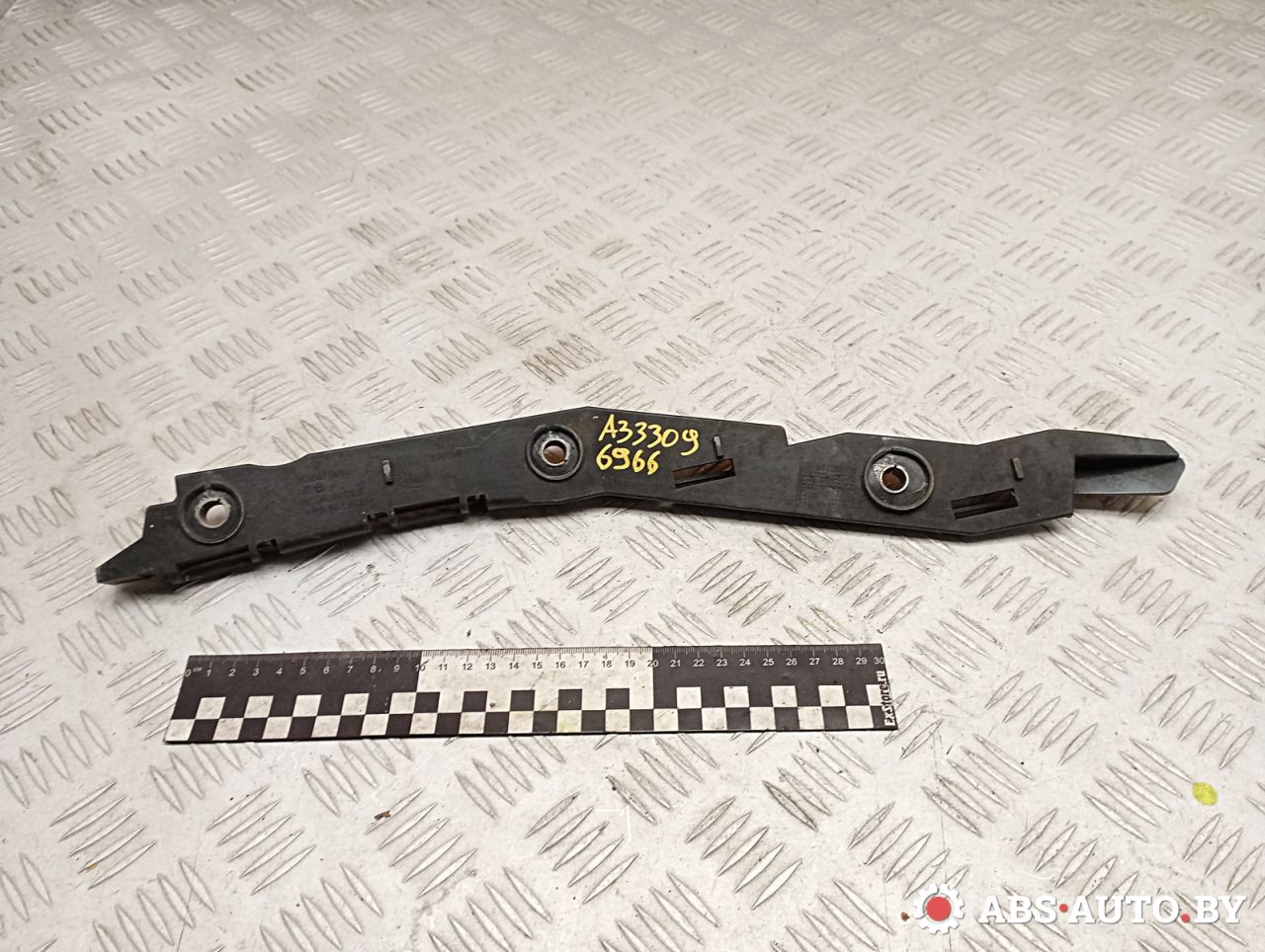 Крепление бампера переднего Citroen C4 Picasso 1 поколение 2011, 1.6 л., 9HR (DV6C), дизель, МКПП, правый руль, 9656670980 - фото №1