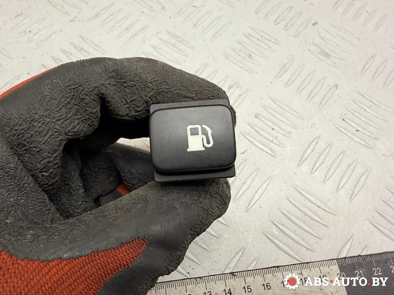 кнопка открытия лючка топливного бака Citroen C4 Grand Picasso 1 поколение 2006, 1.8 л., 6FY (EW7A), бензин, МКПП, 68767, 96530658XT - фото №1