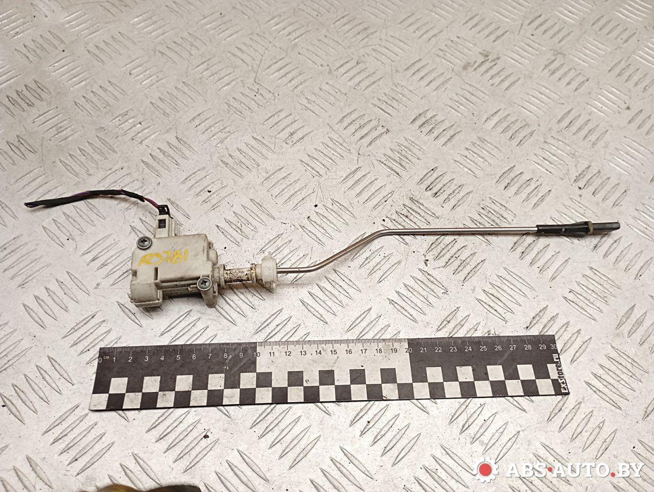 активатор замка крышки топливного бака Volkswagen Passat B6 2009, 2.0 л., дизель, МКПП, универсал, 3C0810773 - фото №1