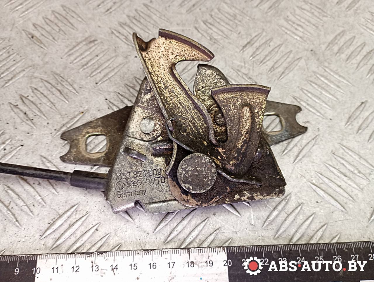 замок капота Volkswagen Passat B3 1993, 867823509 - фото №1