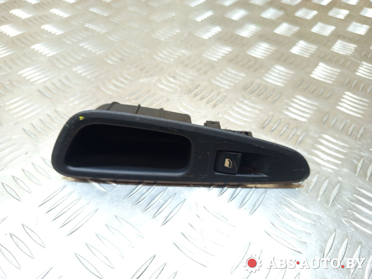 кнопка стеклоподъемника двери задней правой Peugeot 308 T7 2009, 1.6 л., EP6, бензин, МКПП, передний привод, 96573850XT, 53269802 - фото №1