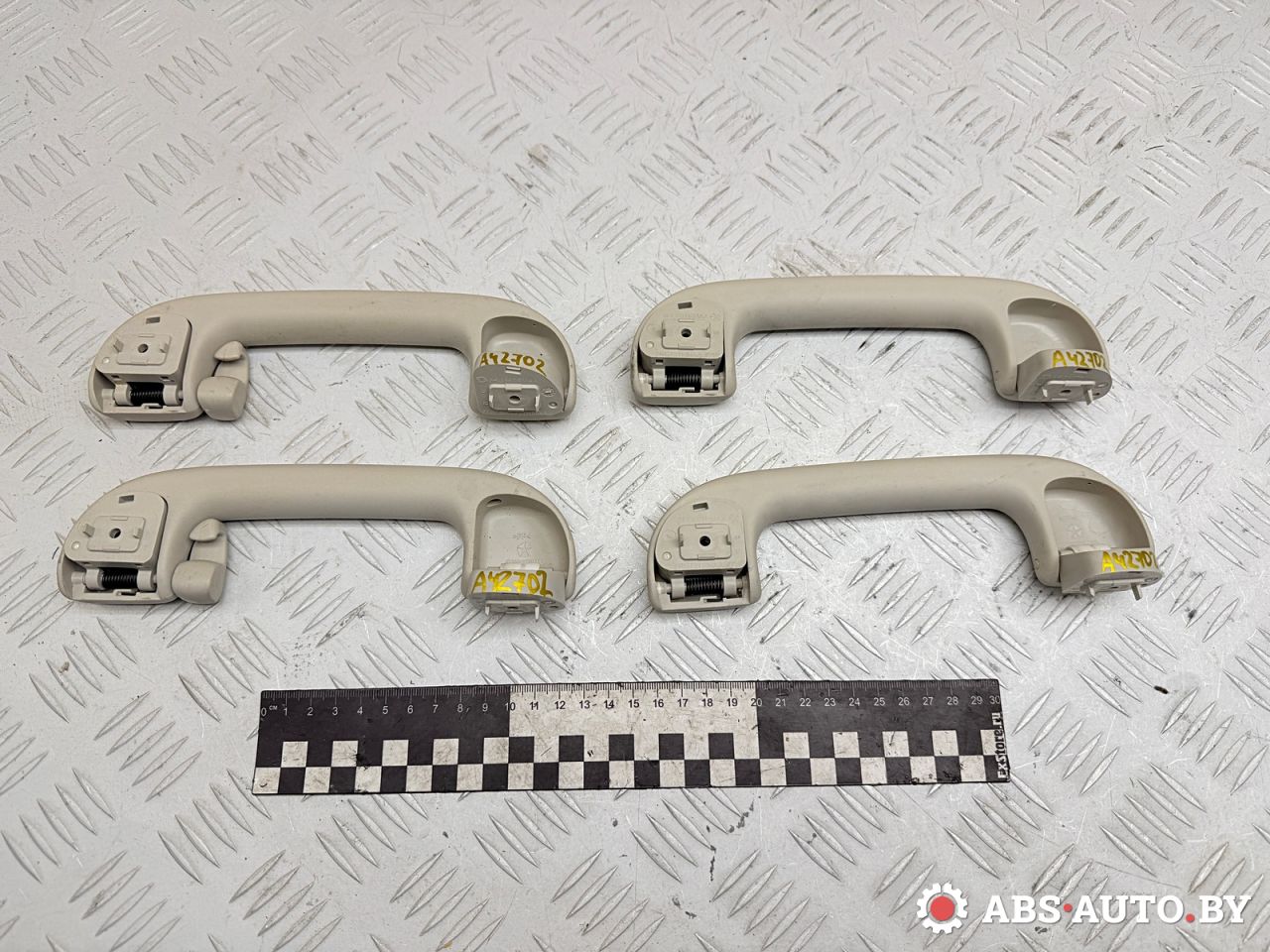 ручка внутренняя потолочная Jeep Cherokee 5 поколение 2016, 2.0 л., EBT, дизель, АКПП, внедорожник 5 дв., 1VW49TRMAA, 5RG68TRMAA, 5RG72TRMAA - фото №1