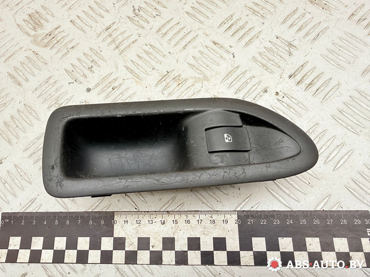 кнопка стеклоподъемника двери Renault Laguna 2 поколение 2003, 1.8 л., F4P 774, бензин, МКПП, хетчбэк 5 дв., 8200016014, 28078D - фото №1
