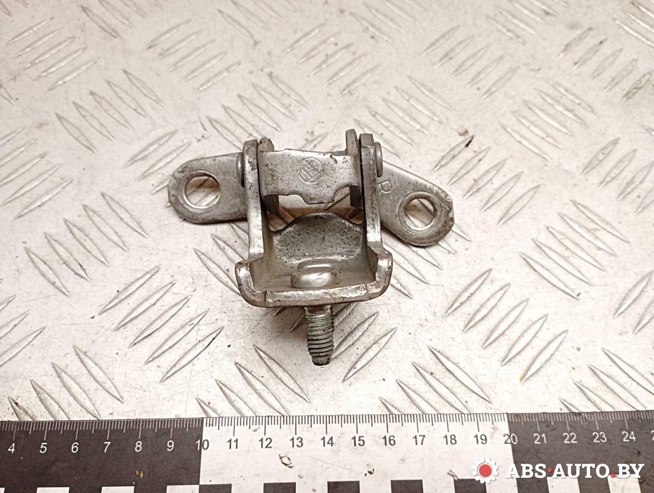 петля двери Toyota RAV4 2 поколение (XA20) 2003, 2.0 л., 1CD-FTV, дизель, МКПП, внедорожник 5 дв. - фото №1