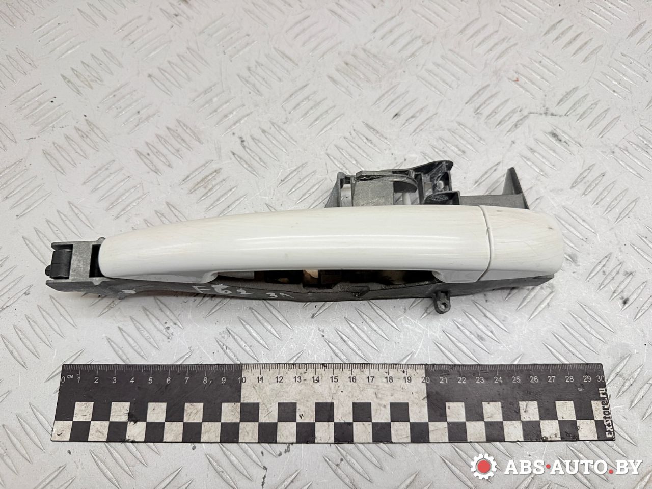 ручка наружная задняя левая Peugeot 3008 1 поколение 2012, 1.6 л., 9HR (DV6C), дизель, робот, 111671ZP5G2, 9684560080 - фото №1