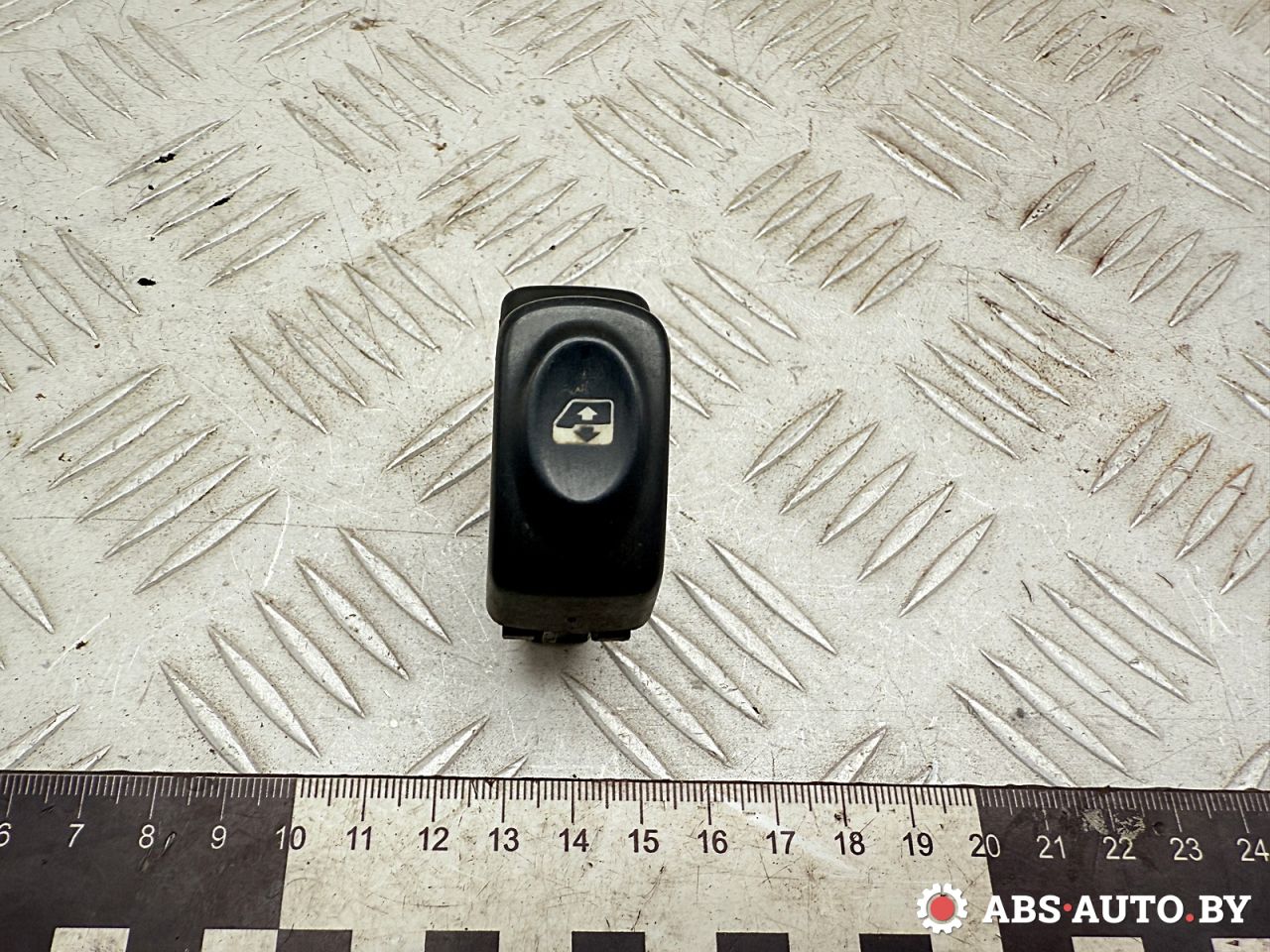 кнопка стеклоподъемника двери Renault Scenic 1 поколение 1997, 2.0 л., F3R 796, бензин, МКПП, 838099G - фото №1