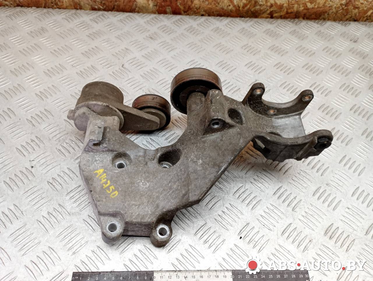 кронштейн компрессора кондиционера Kia Sorento 2 поколение 2011, 2.2 л., дизель, АКПП, 252852F000 - фото №1