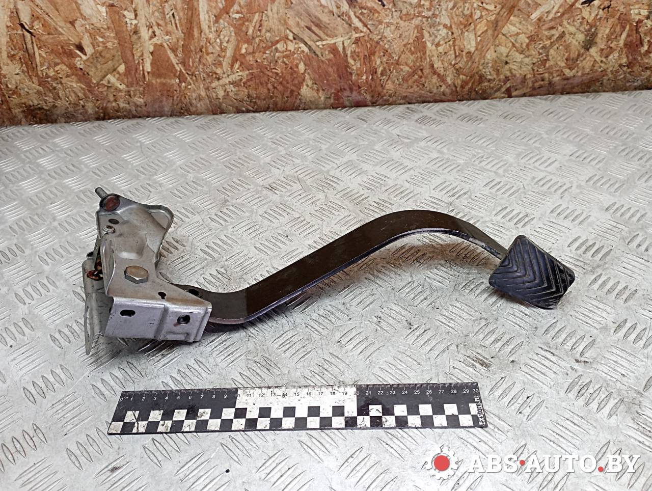 педаль сцепления Mitsubishi Pajero 3 поколение 2002, 3.2 л., дизель, МКПП, внедорожник 3 дв. - фото №1