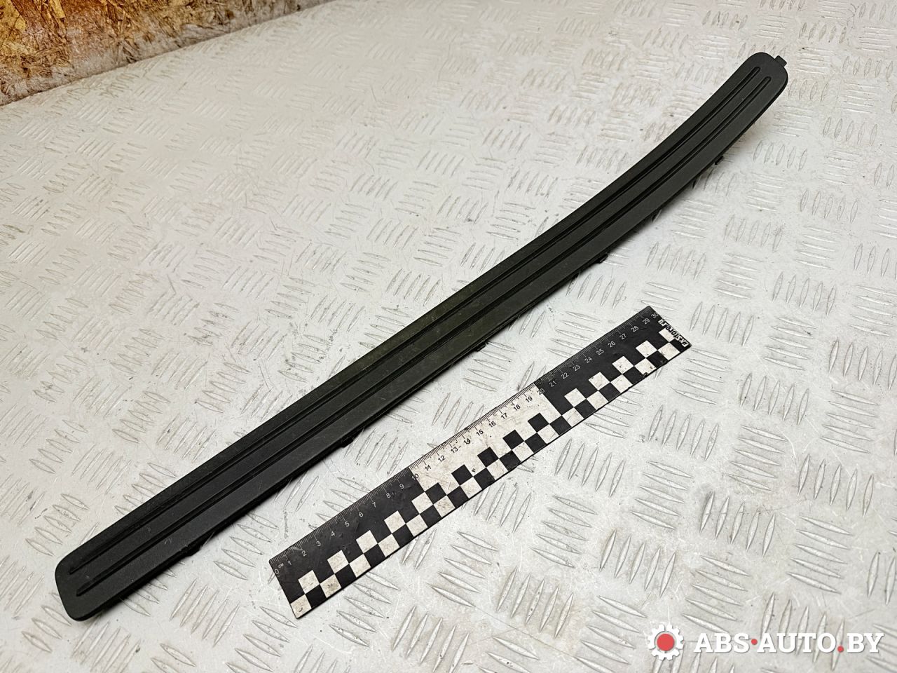 накладка на порог внутренняя Volkswagen Touareg 1 поколение 2006, 3.0 л., BKS, дизель, АКПП, внедорожник 5 дв., полный привод, 7L0853655EK, 7L0853655B - фото №1