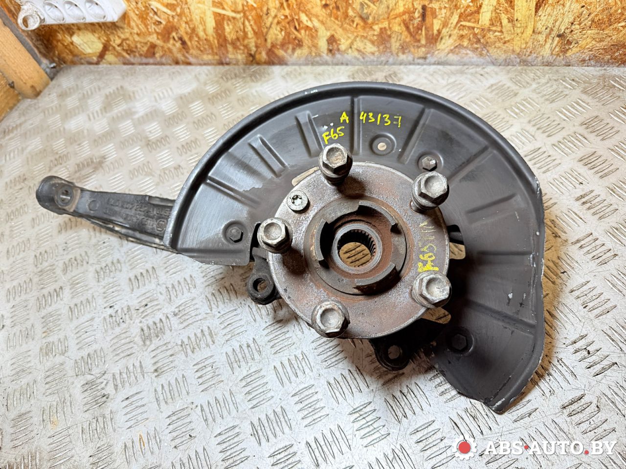 ступица передняя левая Volkswagen Touareg 1 поколение 2006, 3.0 л., BKS, дизель, АКПП, внедорожник 5 дв., полный привод, 7L0407257A - фото №1