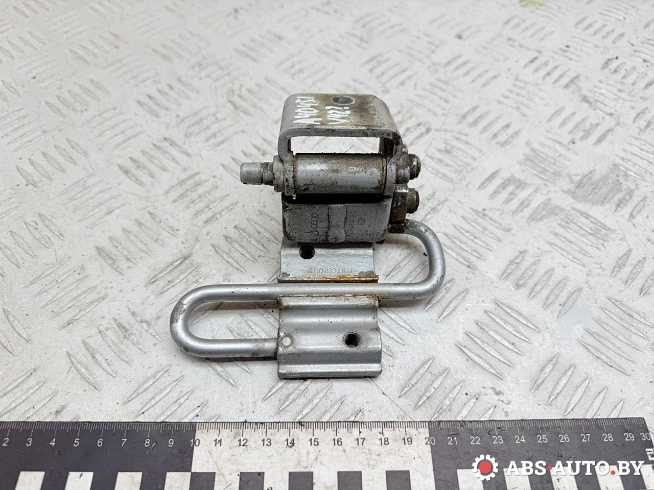 петля двери Audi A6 4B/C5 1997, 1.9 л., AFN, дизель, МКПП, седан, 4B0833411B - фото №1