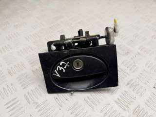 ручка крышки багажника Mercedes-Benz A W168 1 поколение [рейстайлинг] (2001-2004) 2002, 1.7 л., OM 668.942, дизель, МКПП, хетчбэк 5 дв., A1687400693