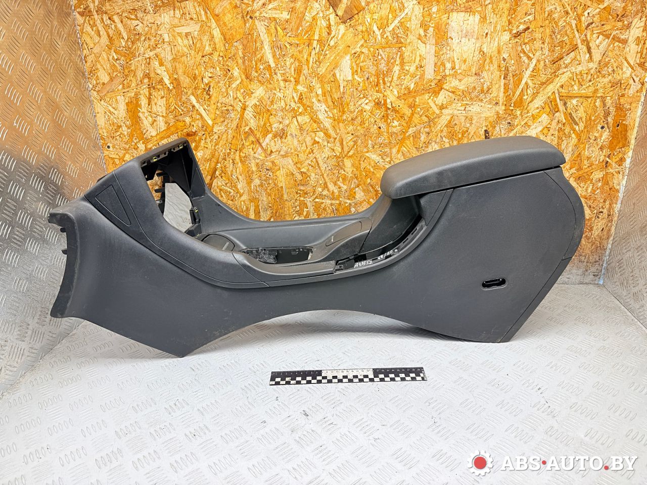 консоль салона Citroen C5 2 поколение 2009, 1.8 л., 6FY (EW7A), бензин, МКПП, универсал, 9682469677, 9682469877, 99604435401 - фото №1