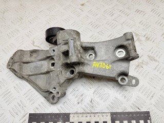 кронштейн генератора Renault Scenic 2 поколение 2005, 1.6 л., бензин, МКПП, 8200327134