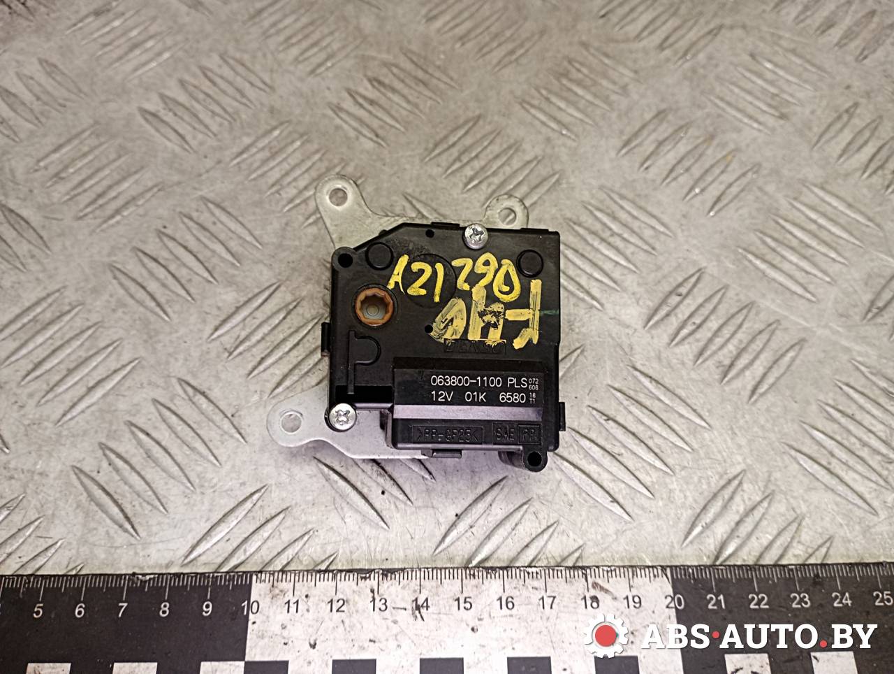 моторчик заслонки печки Toyota RAV4 3 поколение (XA30) 2008, 2.2 л., D-4D, 2AD-FTV, дизель, МКПП, внедорожник 5 дв., 0638001100 - фото №1