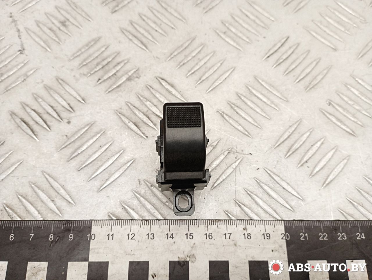 кнопка стеклоподъемника двери задней левой Mazda 6 GG 2003, 2.0 л., бензин, МКПП, правый руль - фото №1