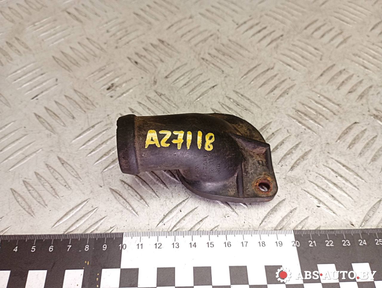 фланец (тройник) системы охлаждения Volkswagen Passat B4 1995, 1.8 л., бензин, 055121121F - фото №1